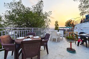 FabHotel Golden Oak Villa