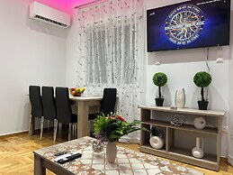 Four Seasons Apartment in Athens