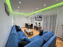 Four Seasons Apartment in Athens