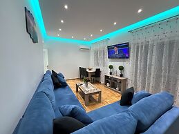 Four Seasons Apartment in Athens