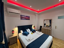 Four Seasons Apartment in Athens