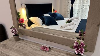 Four Seasons Apartment in Athens