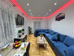 Four Seasons Apartment in Athens