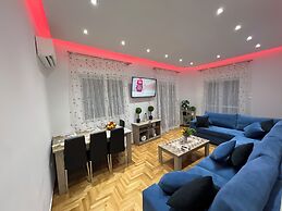 Four Seasons Apartment in Athens