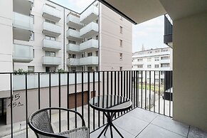 Studio With Balcony for 2 by Renters
