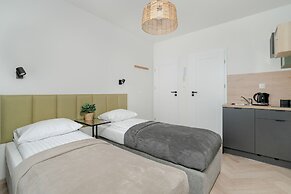 Studio With Balcony for 2 by Renters