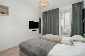 Studio With Balcony for 2 by Renters