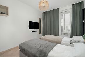 Studio With Balcony for 2 by Renters