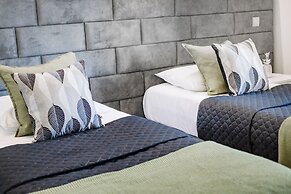 Porto City Holidays by Douro River