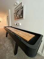 Beautiful Brand New Waterfront Retreat!1689st 8 Bedroom Home by RedAwn