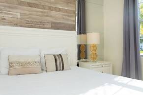 Rare!lake Front Pool/spa, Close To Clubhouse-1691c 6 Bedroom Home