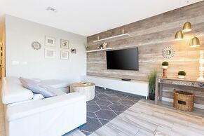 Rare!lake Front Pool/spa, Close To Clubhouse-1691c 6 Bedroom Home