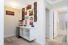 Rare!lake Front Pool/spa, Close To Clubhouse-1691c 6 Bedroom Home