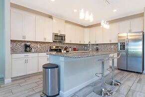 Rare!lake Front Pool/spa, Close To Clubhouse-1691c 6 Bedroom Home