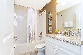 Rare!lake Front Pool/spa, Close To Clubhouse-1691c 6 Bedroom Home