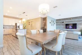 Rare!lake Front Pool/spa, Close To Clubhouse-1691c 6 Bedroom Home