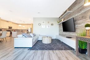 Rare!lake Front Pool/spa, Close To Clubhouse-1691c 6 Bedroom Home