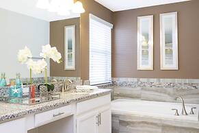 Rare!lake Front Pool/spa, Close To Clubhouse-1691c 6 Bedroom Home