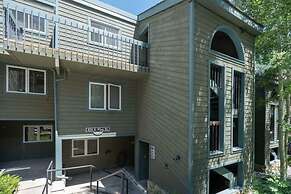 Riverside A03 2 Bedroom Condo by RedAwning