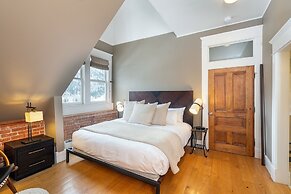 Ajax Loft 1 Bedroom Apts by RedAwning