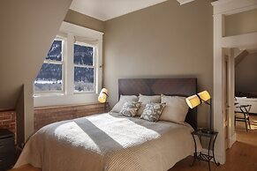 Ajax Loft 1 Bedroom Apts by RedAwning