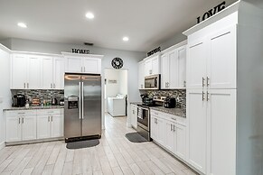 Lanai, Private Pool: Lehigh Acres Home