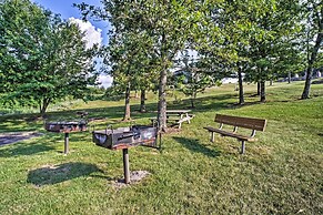 Branson Condo w/ Pool ~ 3 Mi to Silver Dollar City