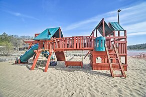 Branson Condo w/ Pool ~ 3 Mi to Silver Dollar City