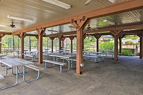 Branson Condo w/ Pool ~ 3 Mi to Silver Dollar City