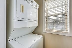 Branson Condo w/ Pool ~ 3 Mi to Silver Dollar City