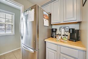 Branson Condo w/ Pool ~ 3 Mi to Silver Dollar City