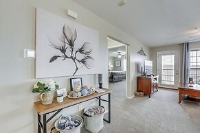 Branson Condo w/ Pool ~ 3 Mi to Silver Dollar City