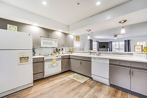 Inviting Condo w/ Pool Access, Near Branson Strip!