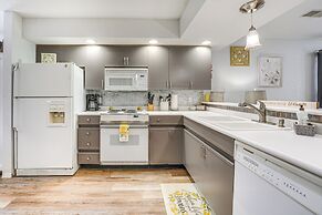 Inviting Condo w/ Pool Access, Near Branson Strip!