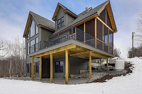 Mountain-view Home in Stoneham w/ Hot Yoga Studio!