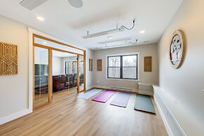 Mountain-view Home in Stoneham w/ Hot Yoga Studio!