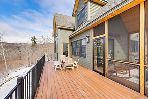 Mountain-view Home in Stoneham w/ Hot Yoga Studio!