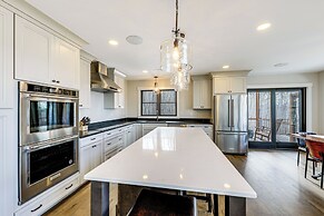 Mountain-view Home in Stoneham w/ Hot Yoga Studio!