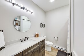 Mountain-view Home in Stoneham w/ Hot Yoga Studio!