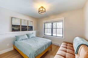 Mountain-view Home in Stoneham w/ Hot Yoga Studio!