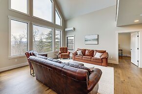 Mountain-view Home in Stoneham w/ Hot Yoga Studio!