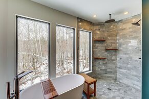 Mountain-view Home in Stoneham w/ Hot Yoga Studio!