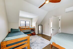 Mountain-view Home in Stoneham w/ Hot Yoga Studio!