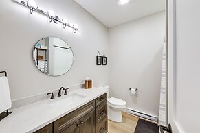 Mountain-view Home in Stoneham w/ Hot Yoga Studio!