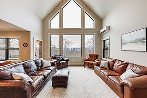 Mountain-view Home in Stoneham w/ Hot Yoga Studio!