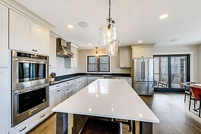 Mountain-view Home in Stoneham w/ Hot Yoga Studio!