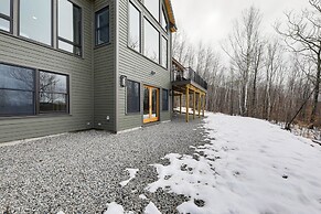 Mountain-view Home in Stoneham w/ Hot Yoga Studio!
