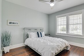 4 Mi to Moody Gardens: Galveston Home w/ Grill