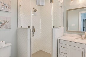 4 Mi to Moody Gardens: Galveston Home w/ Grill