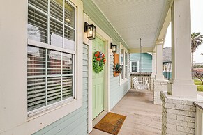 4 Mi to Moody Gardens: Galveston Home w/ Grill